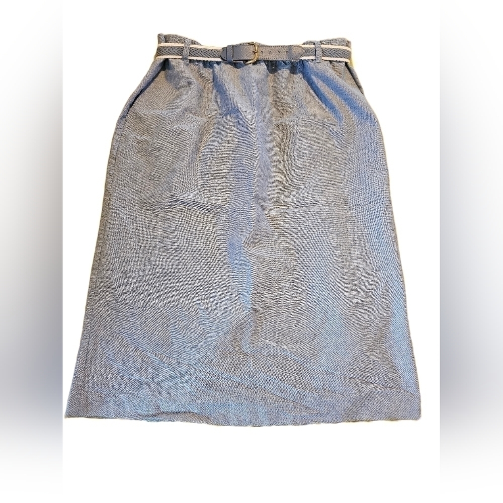 Alfred Dunner jean skirt size 10  comes with belt.